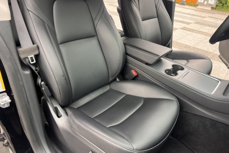 Used Tesla Model Y 2023 Long-Range All-Wheel-Drive Version Right Front Seat