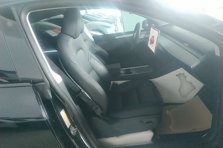 Used Tesla Model Y 2023 Long-Range All-Wheel-Drive Version Right Front Seat