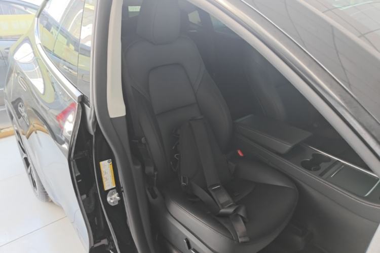 Used Tesla Model Y 2023 Rear-Wheel-Drive Version Right Front Seat