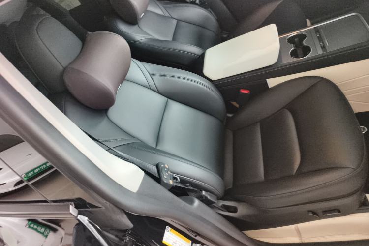 Used Tesla Model Y 2023 Long-Range All-Wheel-Drive Version Right Front Seat
