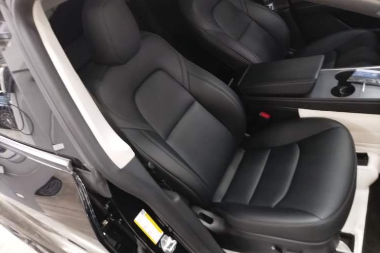 Used Tesla Model Y 2023 Rear-Wheel-Drive Version Right Front Seat