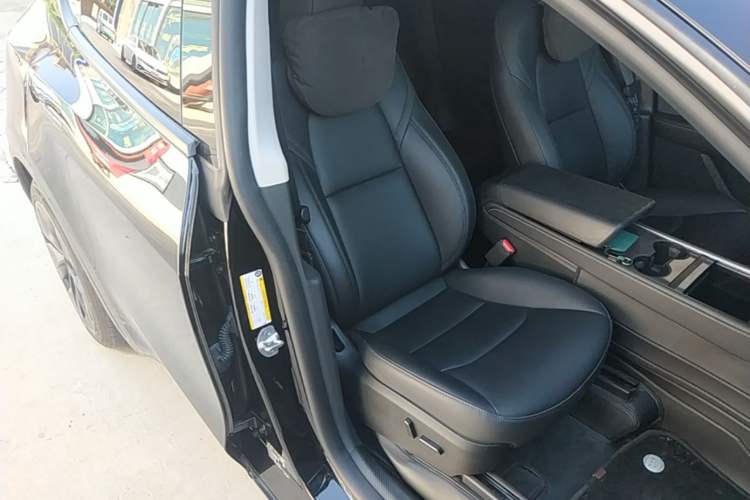 Used Tesla Model Y 2023 Rear-Wheel-Drive Version Right Front Seat