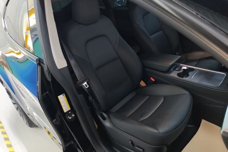 Used Tesla Model Y 2023 Rear-Wheel-Drive Version Right Front Seat