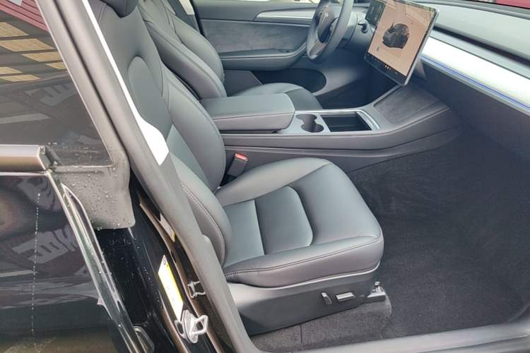 Used Tesla Model Y 2023 Rear-Wheel-Drive Version Right Front Seat