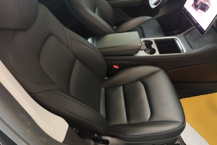Used Tesla Model Y 2023 Rear-Wheel-Drive Version Right Front Seat