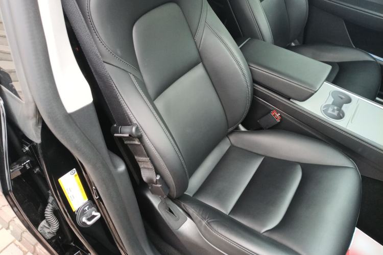 Used Tesla Model Y 2023 Rear-Wheel-Drive Version Right Front Seat