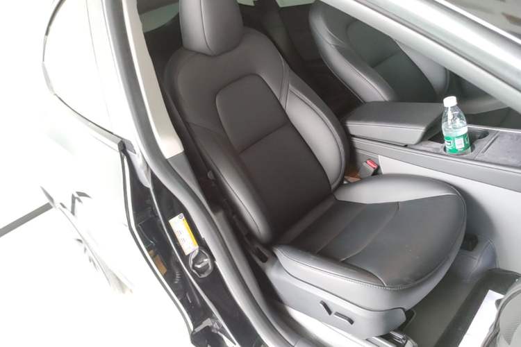 Used Tesla Model Y 2023 Rear-Wheel-Drive Version Right Front Seat