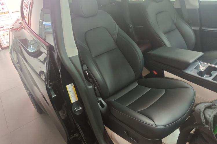 Used Tesla Model Y 2023 Long-Range All-Wheel-Drive Version Right Front Seat