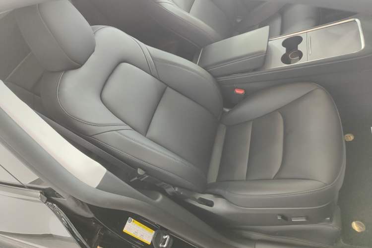 Used Tesla Model Y 2023 Long-Range All-Wheel-Drive Version Right Front Seat