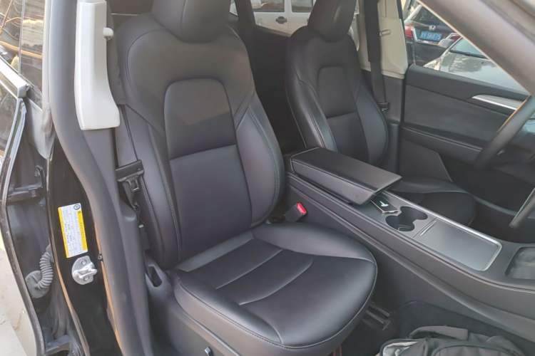 Used Tesla Model Y 2023 Rear-Wheel-Drive Version Right Front Seat