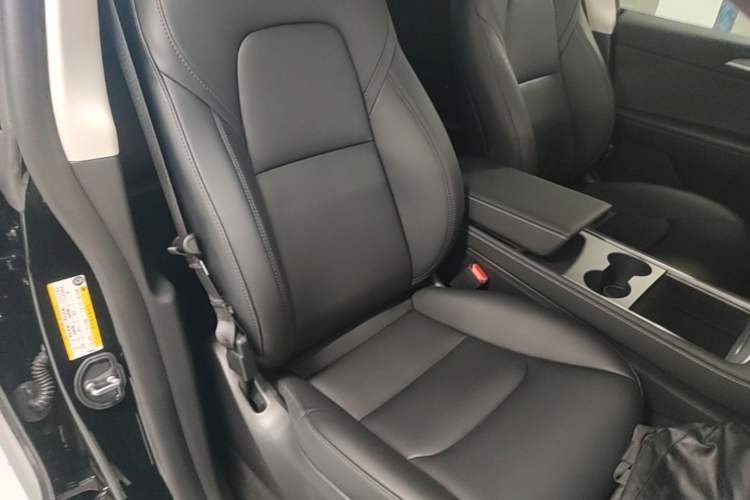 Used Tesla Model Y 2023 Rear-Wheel-Drive Version Right Front Seat