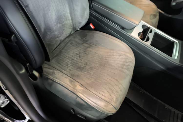 Used Tesla Model Y 2023 Rear-Wheel-Drive Version Right Front Seat