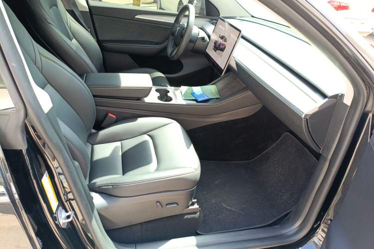 Used Tesla Model Y 2023 Rear-Wheel-Drive Version Right Front Seat