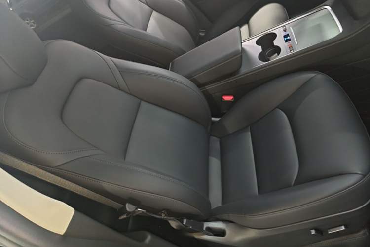 Used Tesla Model Y 2023 Rear-Wheel-Drive Version Right Front Seat