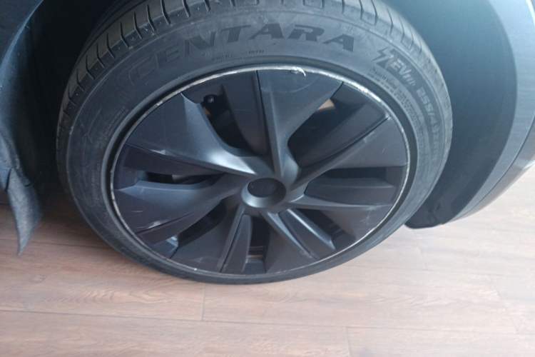 Used Tesla Model Y 2023 Rear-Wheel-Drive Version Right Front Wheel Hub
