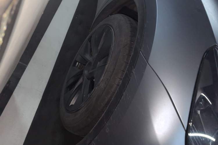 Used Tesla Model Y 2023 Rear-Wheel-Drive Version Right Front Wheel Hub