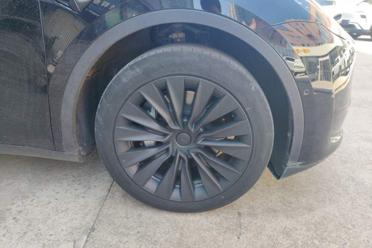 Used Tesla Model Y 2023 Rear-Wheel-Drive Version Right Front Wheel Hub