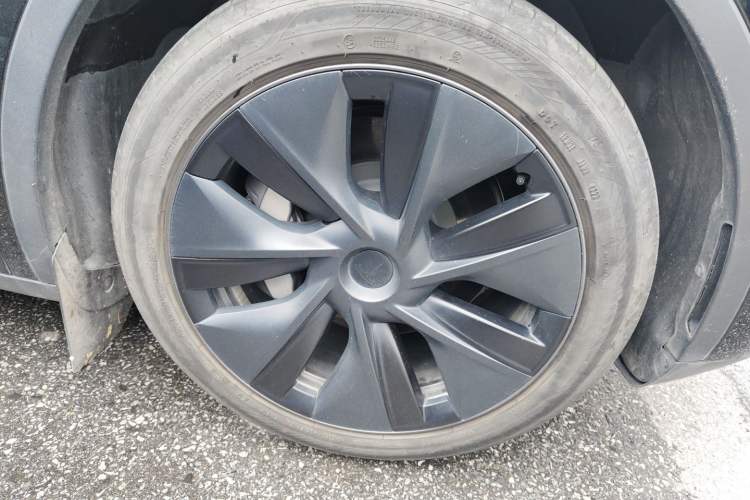 Used Tesla Model Y 2023 Rear-Wheel-Drive Version Right Front Wheel Hub