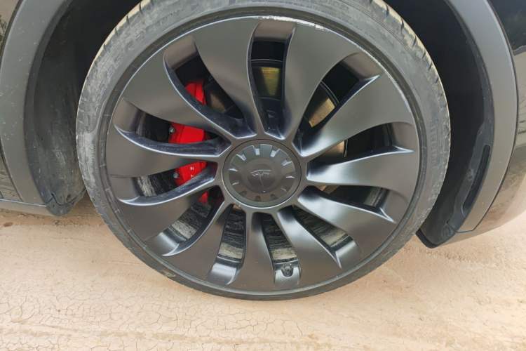 Used Tesla Model Y 2023 High-Performance All-Wheel-Drive Version Right Front Wheel Hub