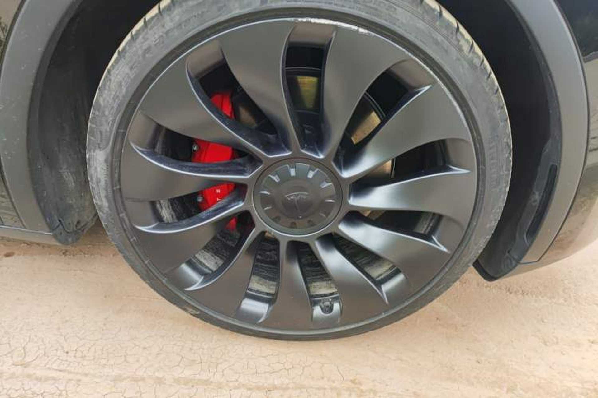Used Tesla Model Y 2023 High-Performance All-Wheel-Drive Version Right Front Wheel Hub