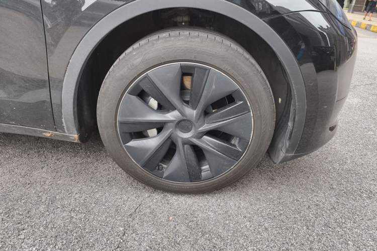 Used Tesla Model Y 2023 Rear-Wheel-Drive Version Right Front Wheel Hub