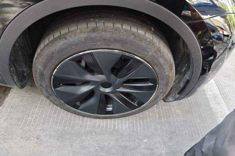 Used Tesla Model Y 2023 Rear-Wheel-Drive Version Right Front Wheel Hub