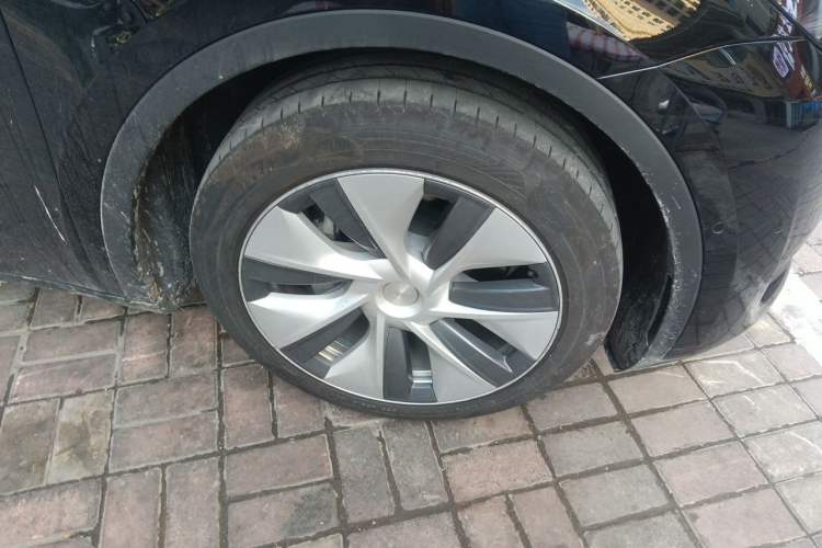 Used Tesla Model Y 2023 Rear-Wheel-Drive Version Right Front Wheel Hub