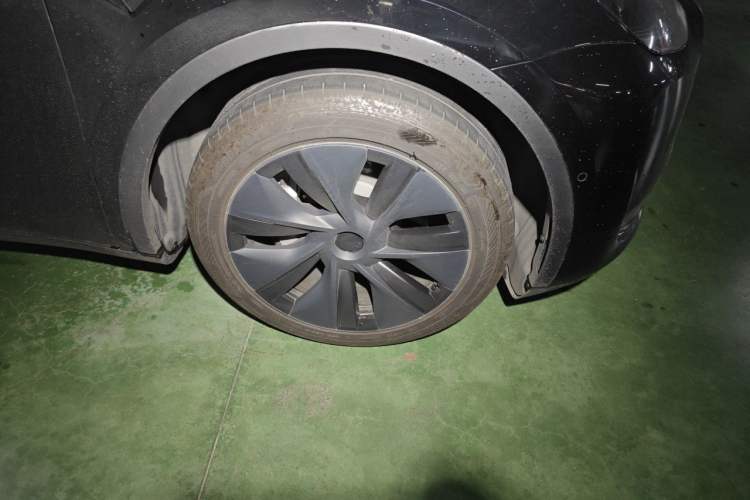 Used Tesla Model Y 2023 Rear-Wheel-Drive Version Right Front Wheel Hub
