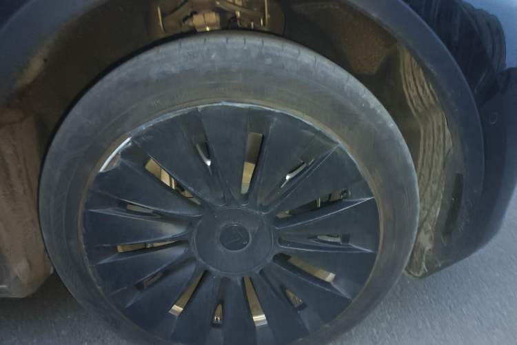 Used Tesla Model Y 2023 Rear-Wheel-Drive Version Right Front Wheel Hub