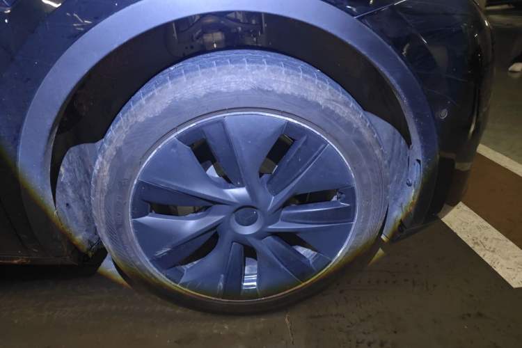 Used Tesla Model Y 2023 Rear-Wheel-Drive Version Right Front Wheel Hub