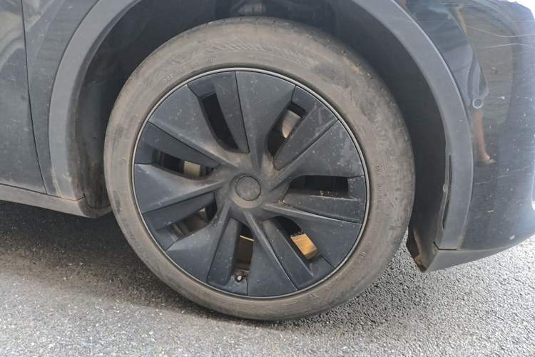 Used Tesla Model Y 2023 Rear-Wheel-Drive Version Right Front Wheel Hub