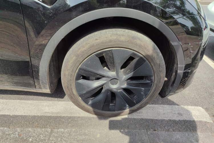 Used Tesla Model Y 2023 Rear-Wheel-Drive Version Right Front Wheel Hub