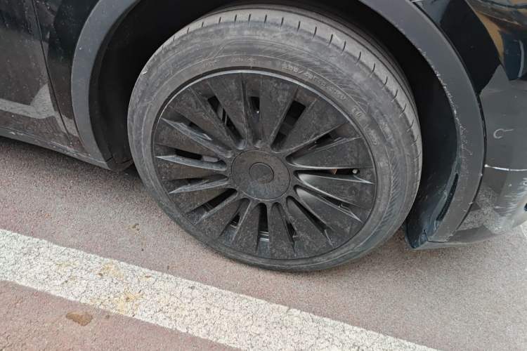 Used Tesla Model Y 2023 Rear-Wheel-Drive Version Right Front Wheel Hub