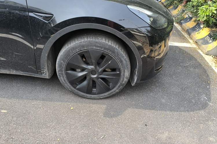 Used Tesla Model Y 2023 Rear-Wheel-Drive Version Right Front Wheel Hub