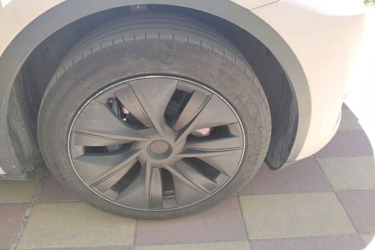 Used Tesla Model Y 2023 Rear-Wheel-Drive Version Right Front Wheel Hub