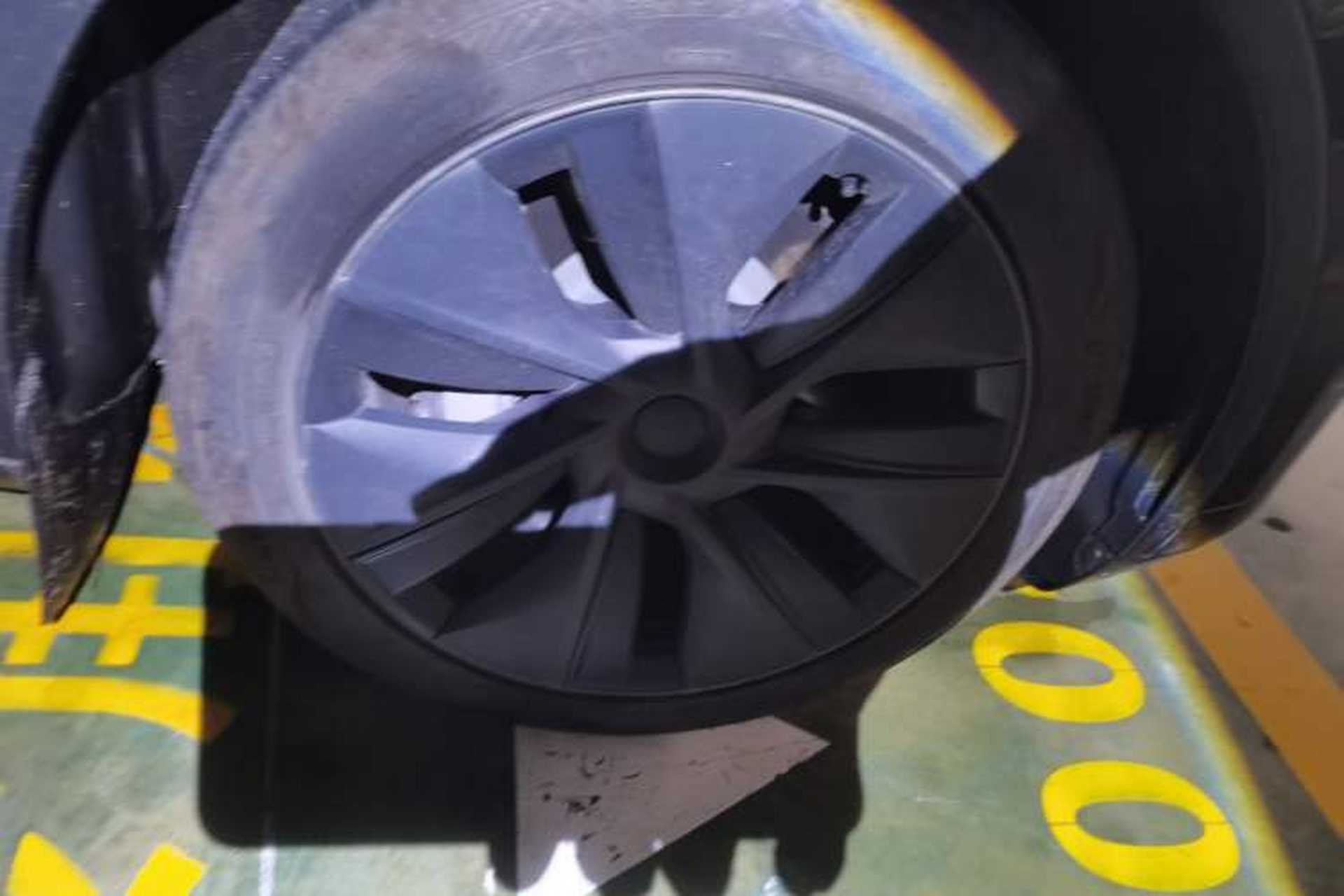 Used Tesla Model Y 2023 Rear-Wheel-Drive Version Right Front Wheel Hub