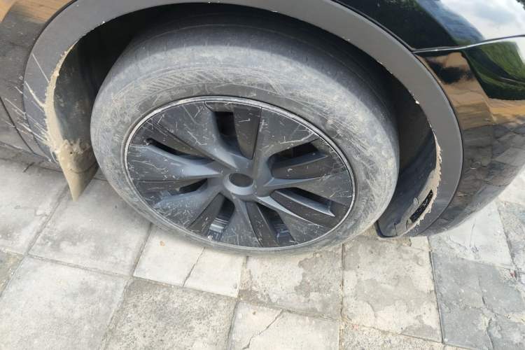 Used Tesla Model Y 2023 Rear-Wheel-Drive Version Right Front Wheel Hub