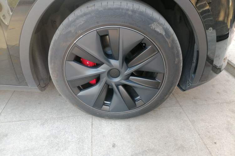 Used Tesla Model Y 2023 Rear-Wheel-Drive Version Right Front Wheel Hub