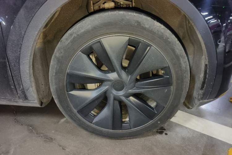 Used Tesla Model Y 2023 Rear-Wheel-Drive Version Right Front Wheel Hub
