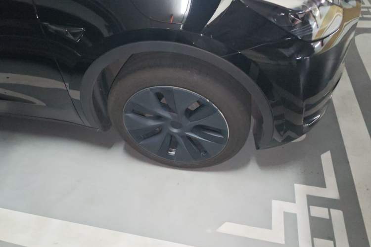 Used Tesla Model Y 2023 Rear-Wheel-Drive Version Right Front Wheel Hub