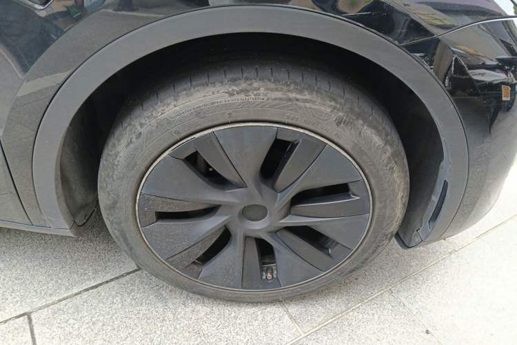 Used Tesla Model Y 2023 Rear-Wheel-Drive Version Right Front Wheel Hub