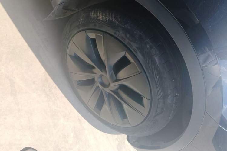 Used Tesla Model Y 2023 Rear-Wheel-Drive Version Right Front Wheel Hub