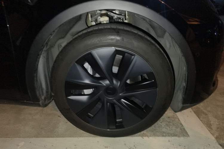 Used Tesla Model Y 2023 Rear-Wheel-Drive Version Right Front Wheel Hub