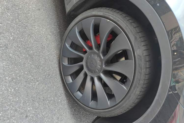 Used Tesla Model Y 2023 High-Performance All-Wheel-Drive Version Right Front Wheel Hub