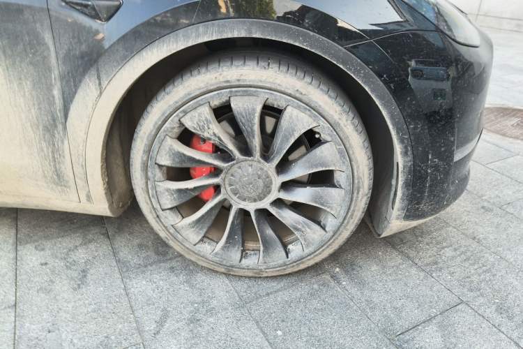 Used Tesla Model Y 2023 High-Performance All-Wheel-Drive Version Right Front Wheel Hub