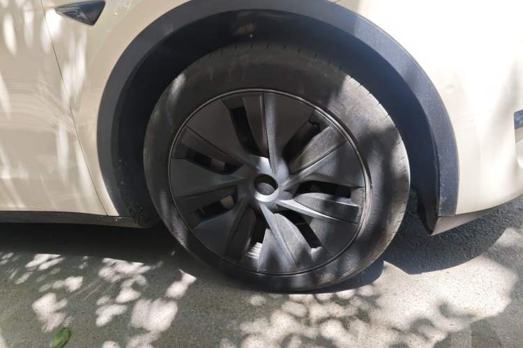 Used Tesla Model Y 2023 Rear-Wheel-Drive Version Right Front Wheel Hub