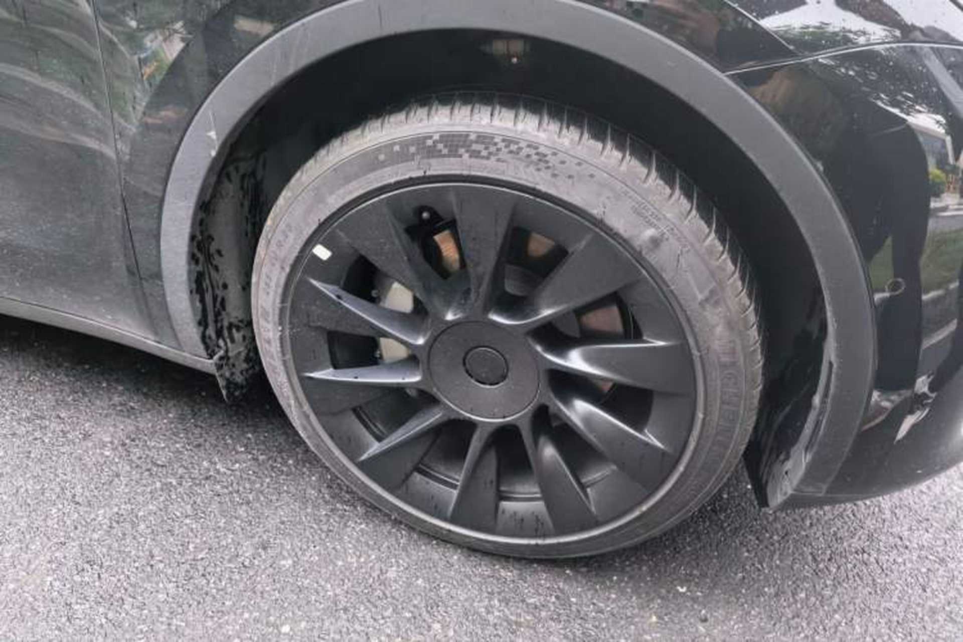 Used Tesla Model Y 2023 Rear-Wheel-Drive Version Right Front Wheel Hub