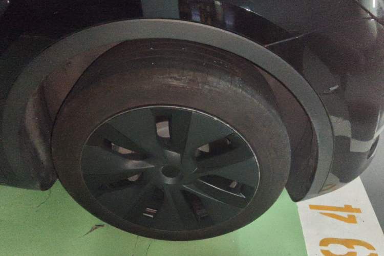 Used Tesla Model Y 2023 Rear-Wheel-Drive Version Right Front Wheel Hub