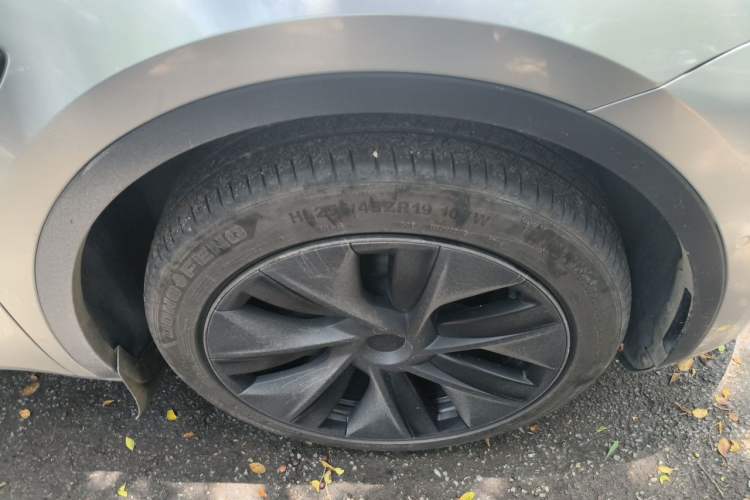 Used Tesla Model Y 2023 Rear-Wheel-Drive Version Right Front Wheel Hub