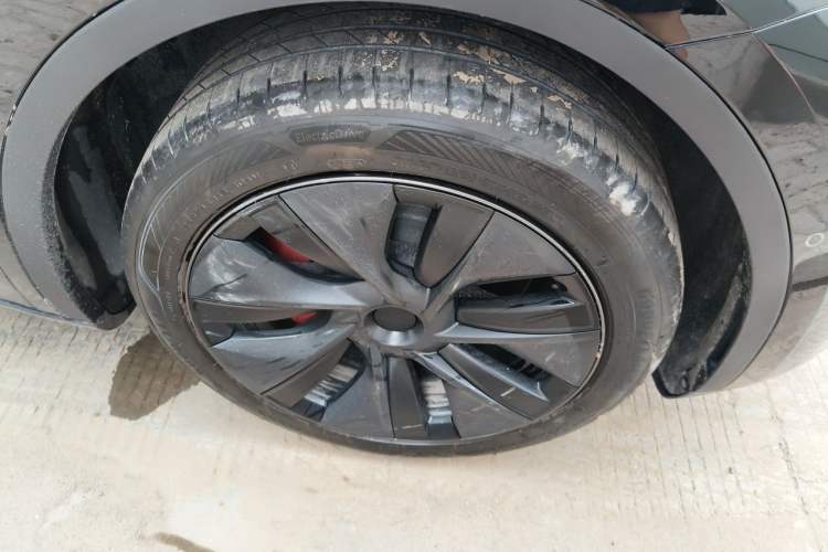Used Tesla Model Y 2023 Rear-Wheel-Drive Version Right Front Wheel Hub